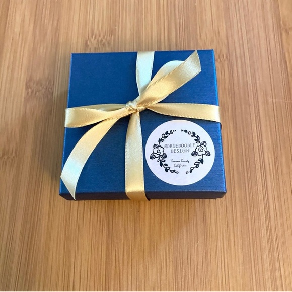 In & Out Friendship Bracelet 🍔 - Picture 2 of 2